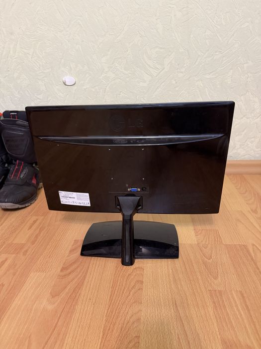 LG Flatron E1951S