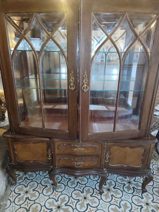 Vitrine de madeira 130cm x 147cm