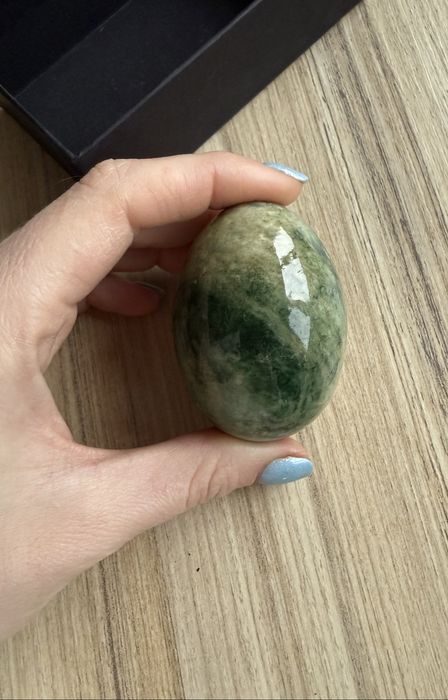 Яйце з натурального нефриту