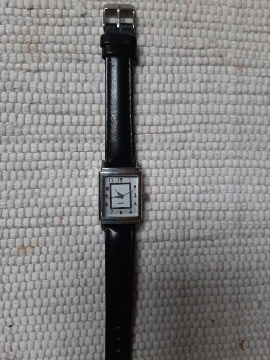 Zegarek damski kwarcowy nowy z nową baterją cen 89 zł