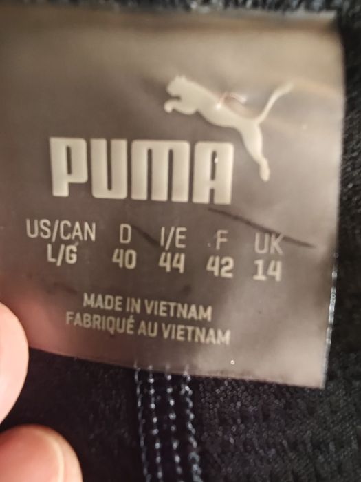 Czarna koszulka że złotym napisem Puma rozm L