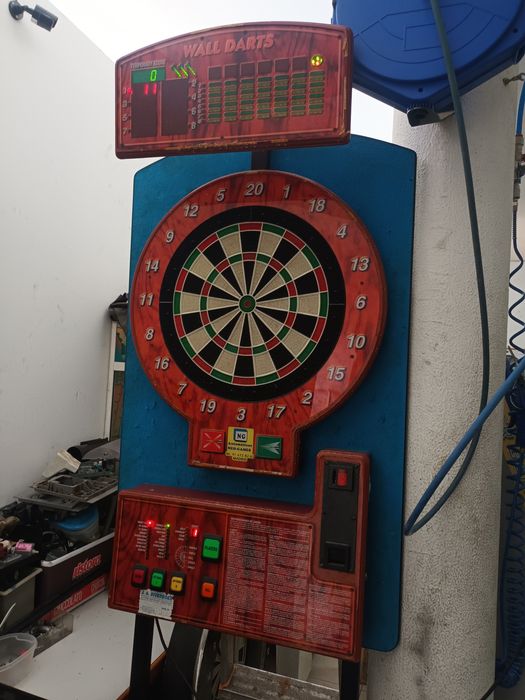Máquina Diversão Setas Dardos Darts modelo Wall Darts.Funcionar