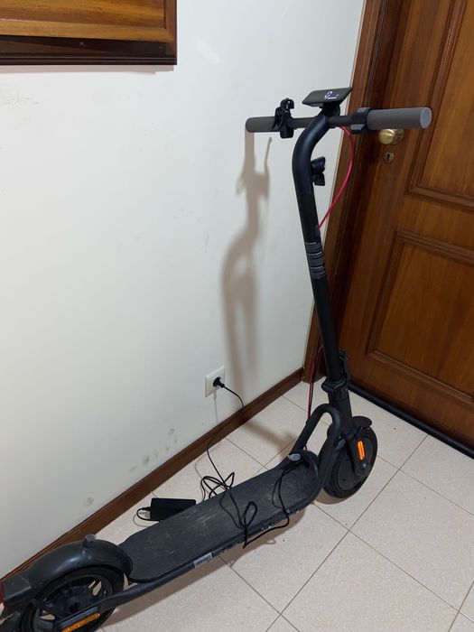 Trotinete 25km, 1 mês de uso e com a caixa.