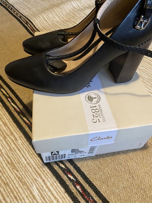 Czółenka Clarks rozmiar 37