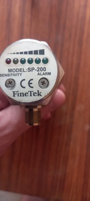 Продам электромагнитный клапан и тепловой датчик потока жидкости.