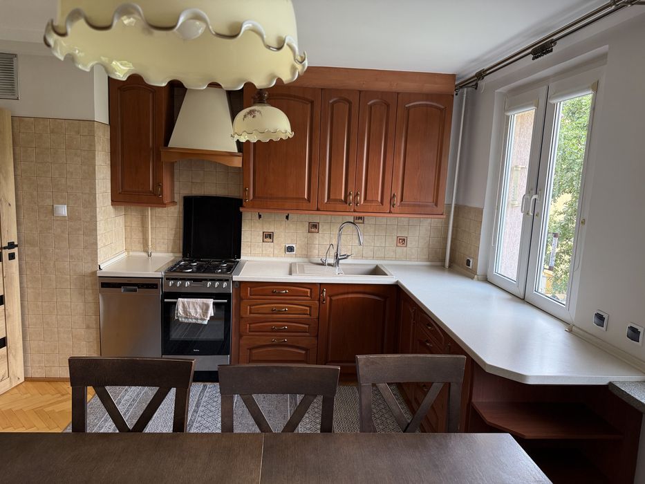 Mieszkanie 3 pokoje po remoncie balkon + 2 piwnice