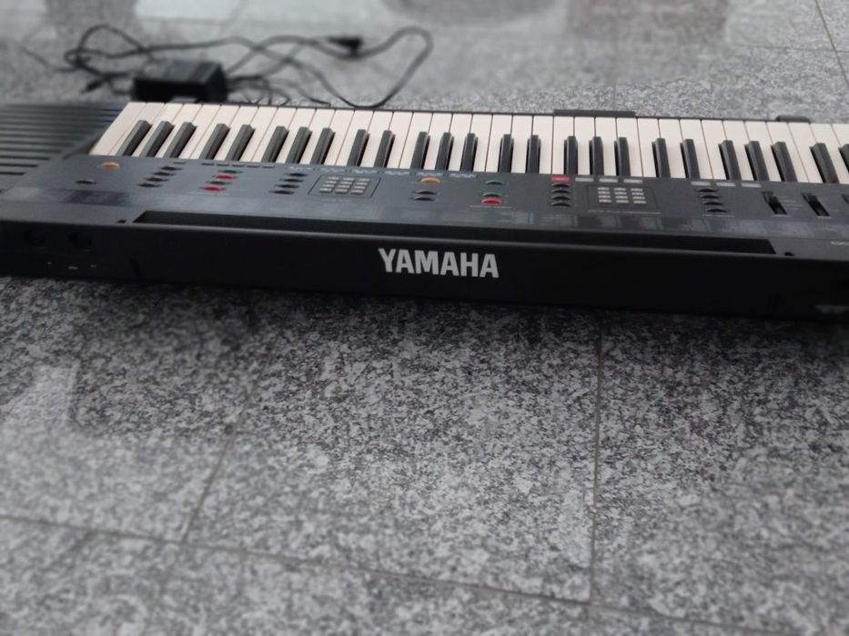 Órgão da marca Yamaha