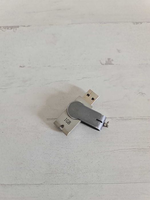 Pen USB 2GB 1GB Data Traveller External Drive