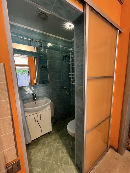 Частина будинку з власним двором