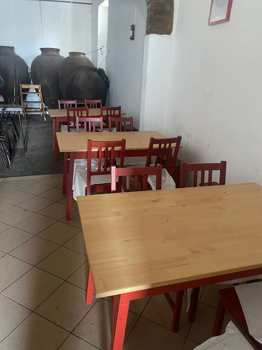 Vende-se taberna/adega