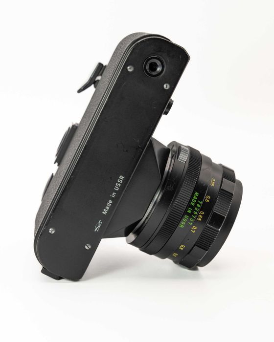 Máquina analógica Zenit TTL com objetiva Helios 2.0