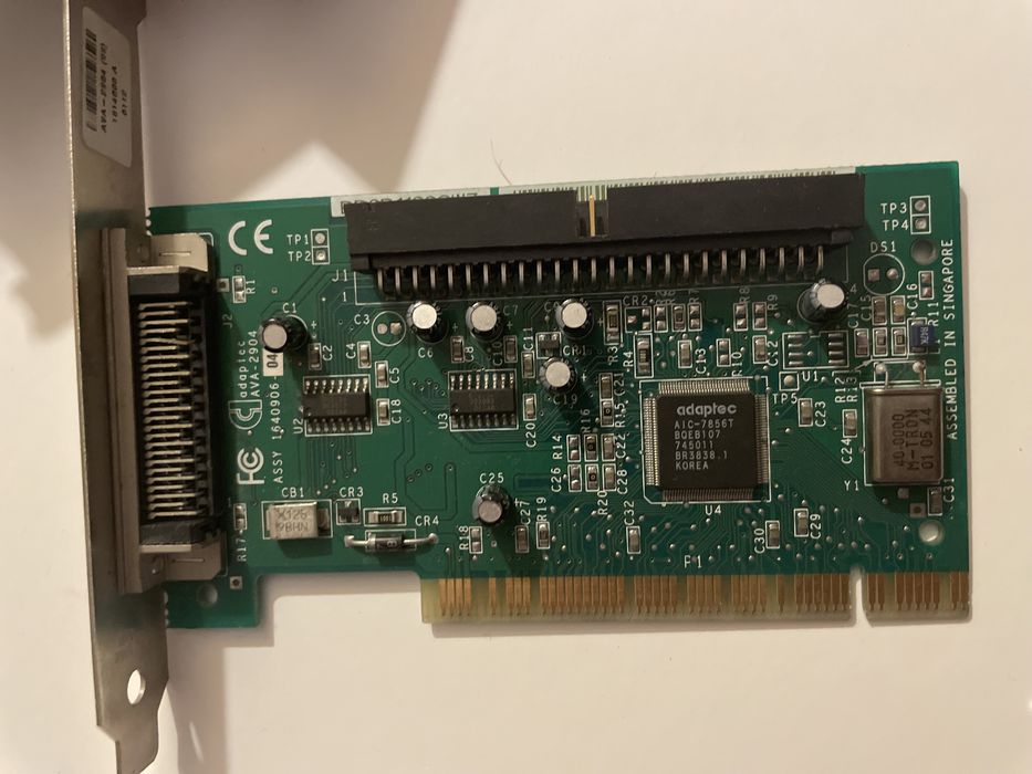 Gravador CD Yamaha CRW4260t scsi