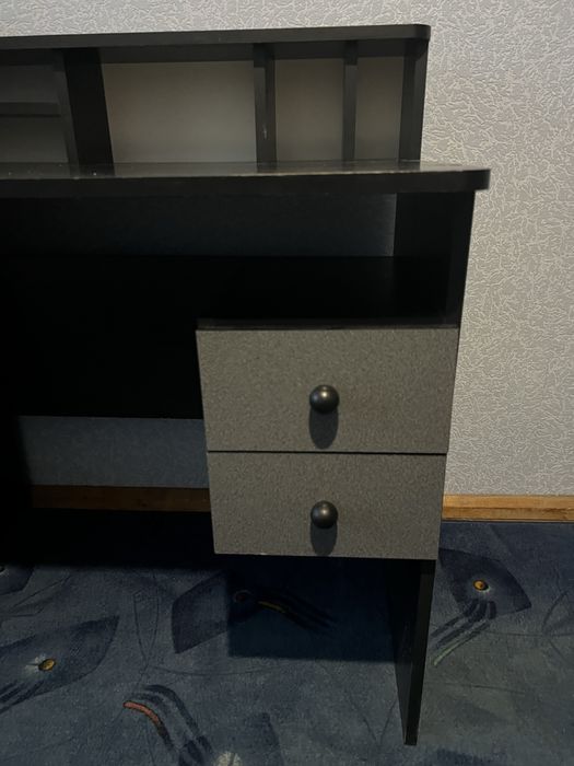 Продам стол письменный