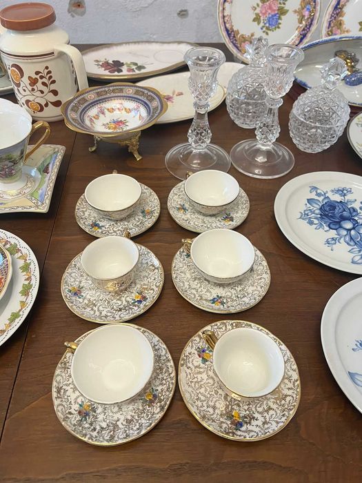 Lote Exclusivo de Porcelanas Finas e Cristais – Estado Impecável