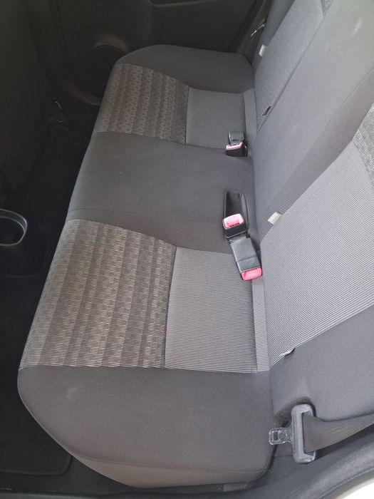 Toyota yaris em muito bom estado.
