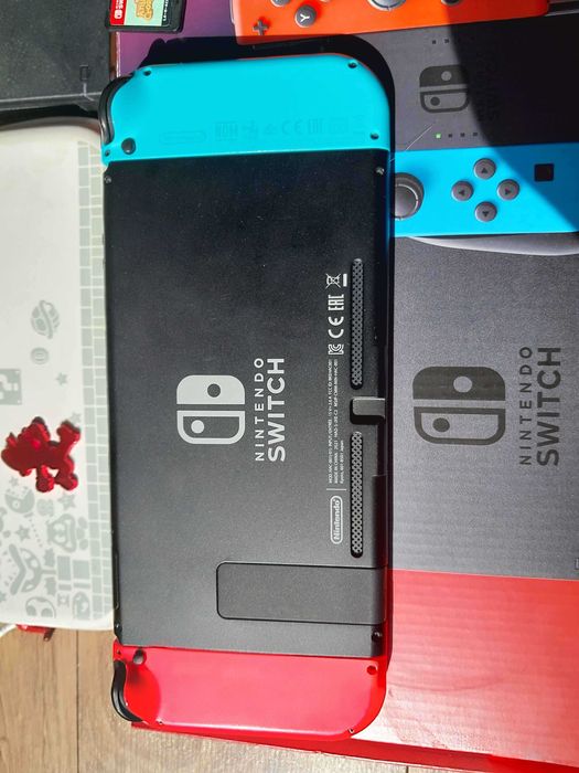Nintendo Switch 32 GB + karta microSD 256 GB + 3 gry + stan idealny