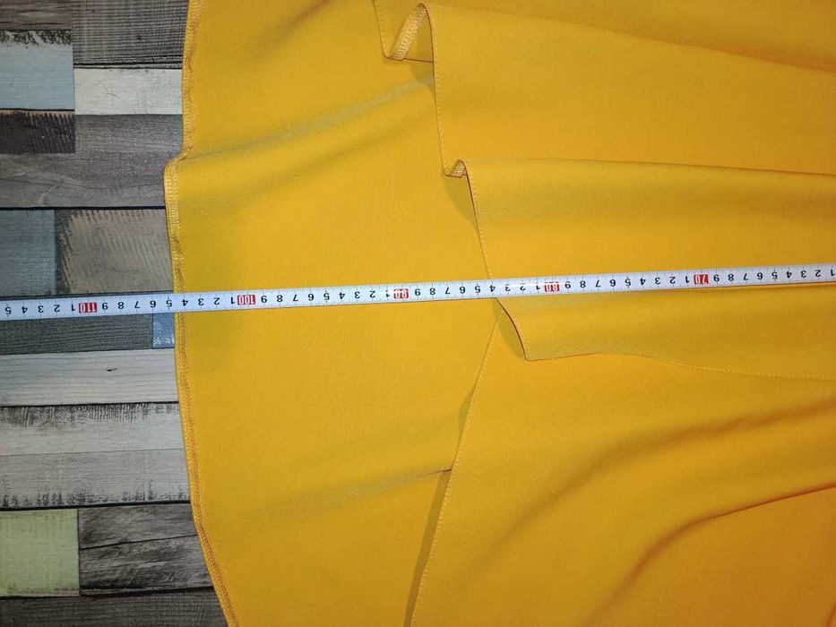 Sukienka z długim tyłem, krótkim przodem