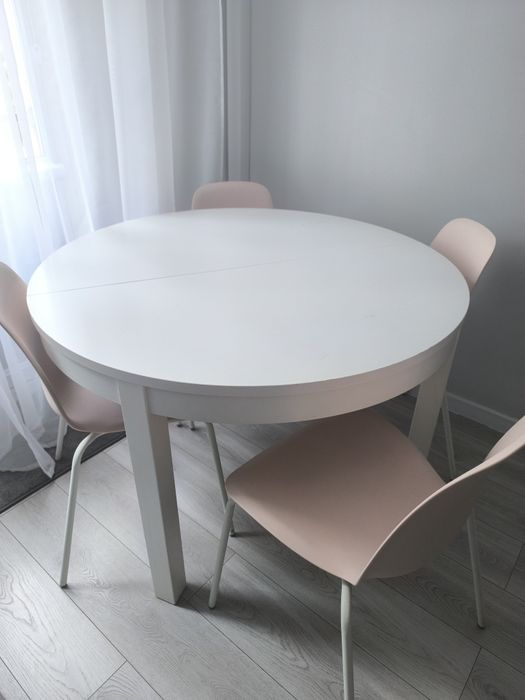 Biały drewniany stół - rozkładany