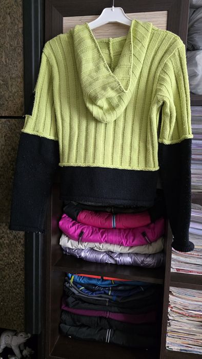 Sweter z kapturem S.