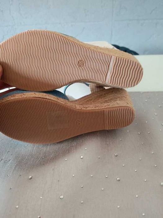 Sandały typu espadryle na koturnie r 36