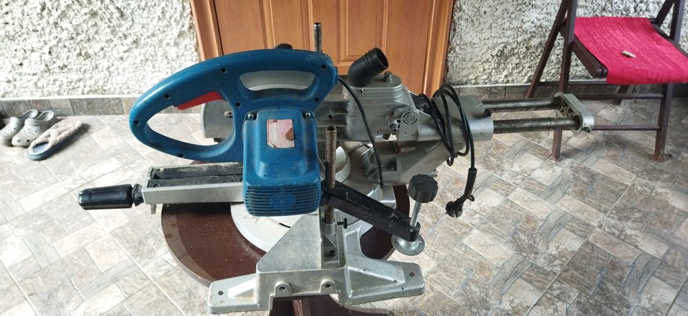 Горизонт. Торцувальна пила .