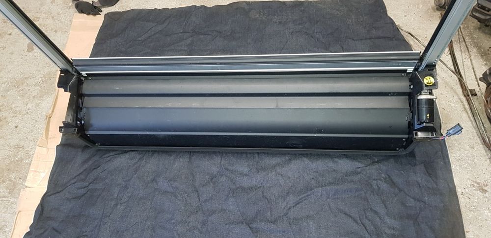 VW Amarok II  Roleta elektryczna paki tył