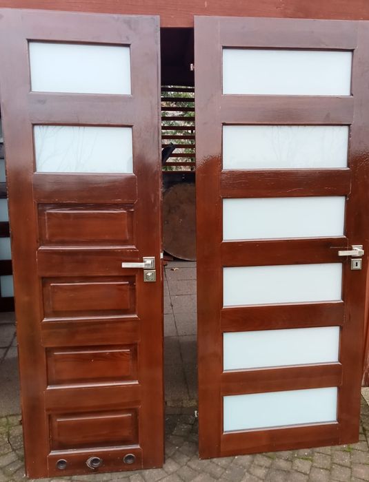 Sprzedam drzwi drewniane.