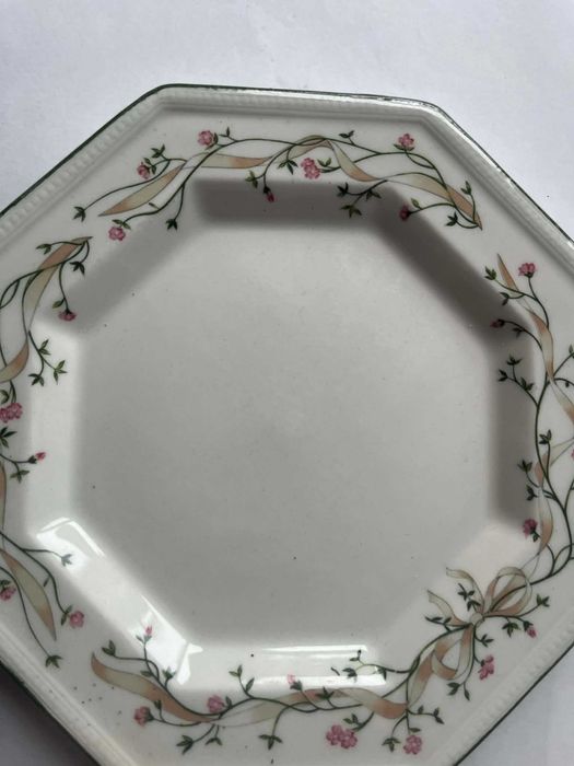 Talerz deserowy ceramiczny Johnson Brothers Eternal Beau 20 cm