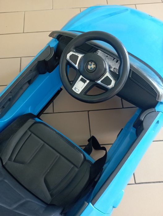 Carro criança BMW. Com pega que regula a direção. Paga na entrega.