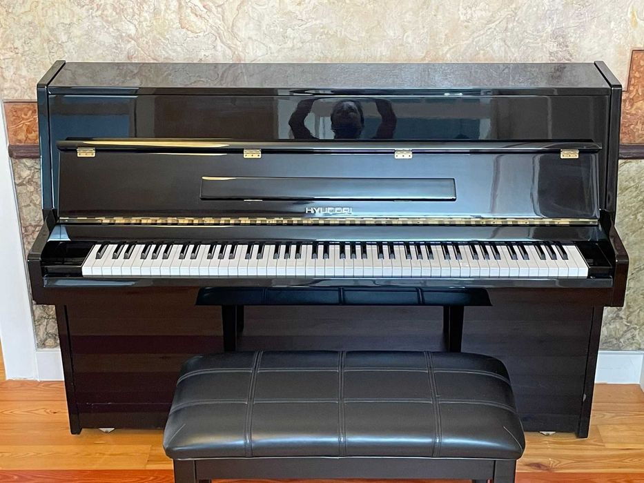 Piano vertical Hyundai U820