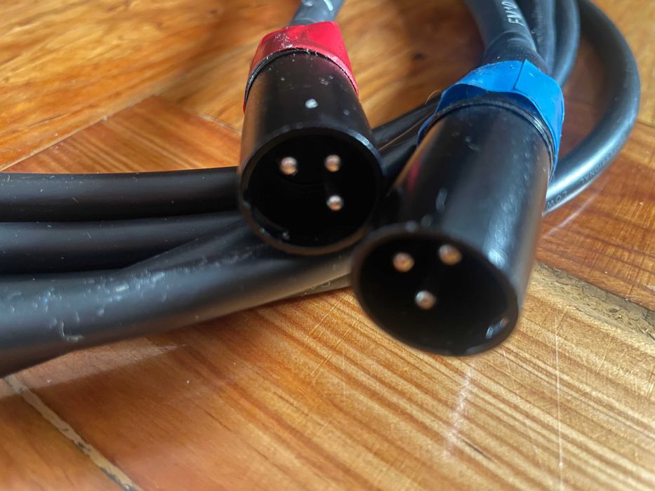 Dois cabos XLR 3 metros