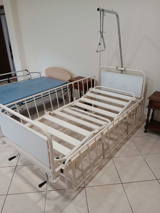 Cama articulada geriátrica Elétrica e Manual