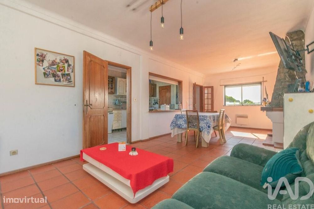 Moradia isolada T5 em Marinha Grande de 285,45 m2