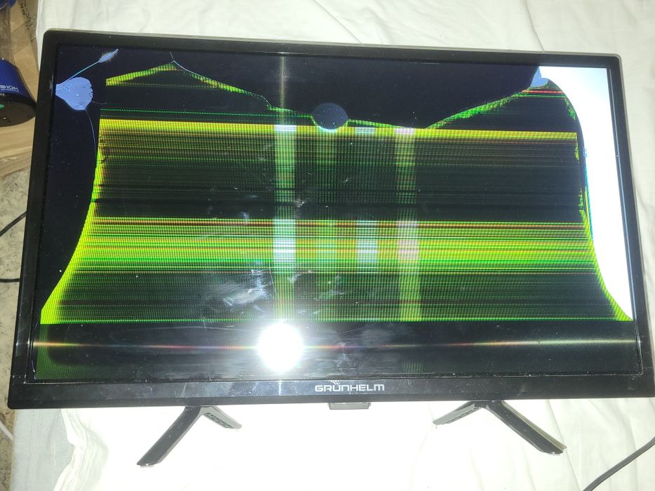 Продам Смарт-телевизор GRUNHELM Под Ремонт.