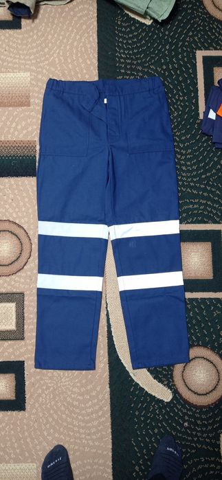 Робочий костюм зі світловідбивними маячками