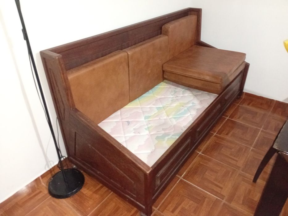 Vendo Sofa de madeira maçica