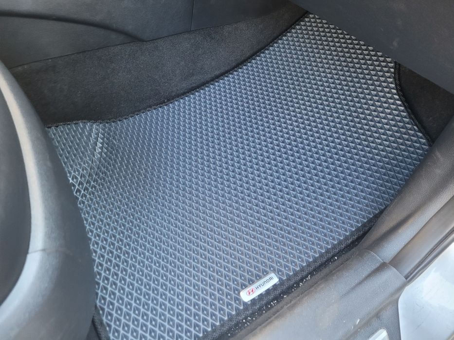 Килимки у салон та багажник.Виробник ціна 1000грн комплект.