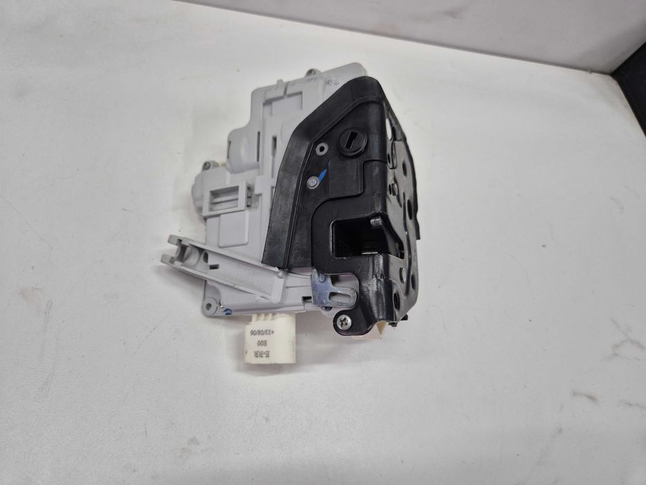 audi a6 c6 a3 sportback 8P a4 b7 zamek prawy tył tylny 7 pin