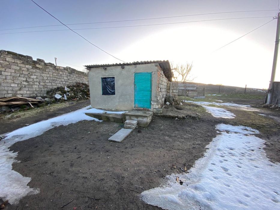 Продам хату та недобудованний будинок