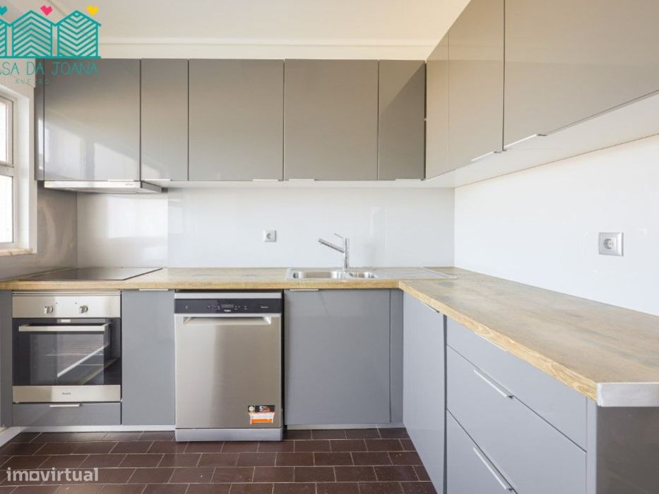 Apartamento T3 com Garagem Fechada em Esgueira