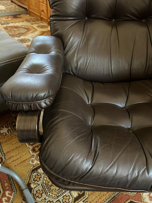 Skórzany  obrotowy fotel vintage