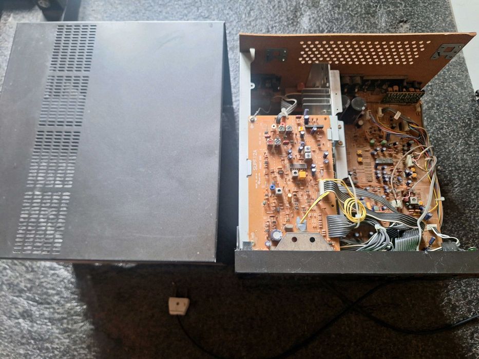 Technics SA x25wl wieża. Uszkodzona, zapala sie power.