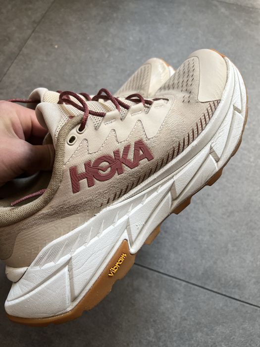 Кросівки hoka 42,5 розмір, 27 см.