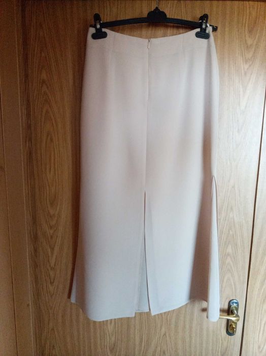 Длинная юбка бежевого цвета (спідниця)