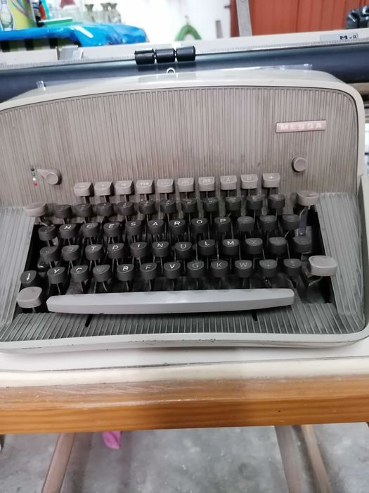 Máquina de escrever antiga