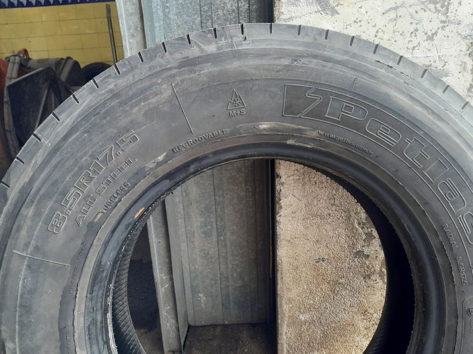 2 pneus Petlas 8.5r17.5