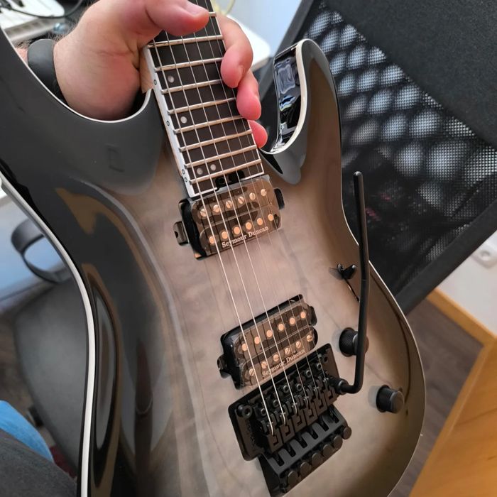 Guitarra Jackson Pro Plus DKAQ GB (idealmente troca por 7/8 string)