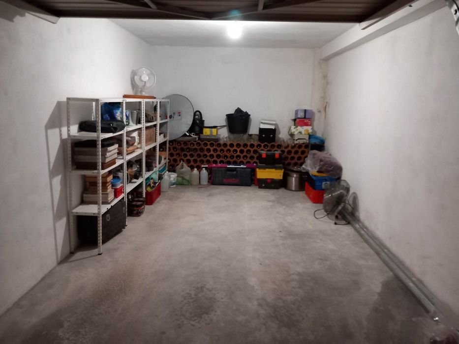 Vende-se Garagem