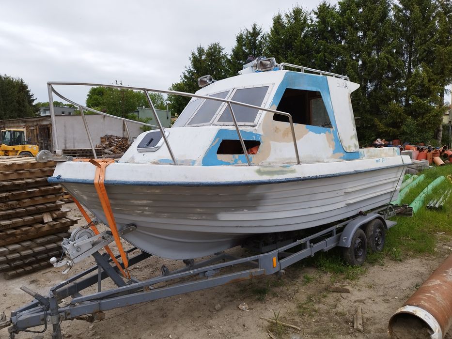 Łódz motorowa kabinowa przyczepa komplet