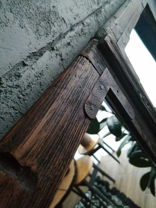 Lustro ze starej okiennicy